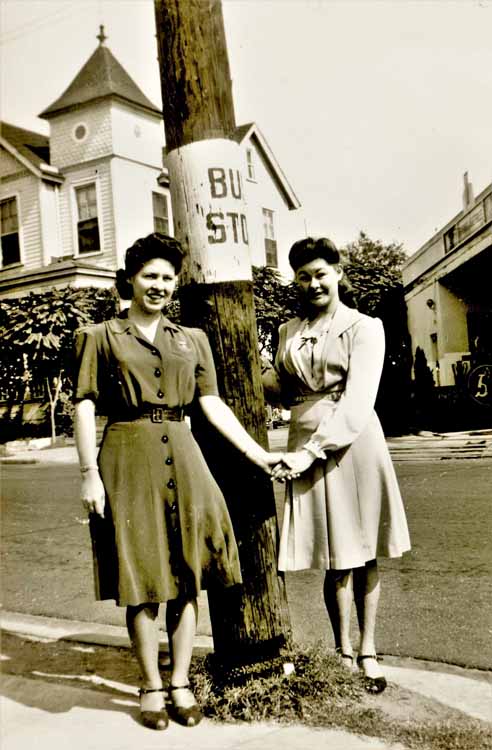 mom and aunt lily